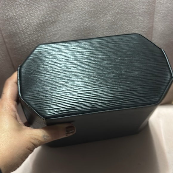 LV Sac Seau - Picture 4 of 15